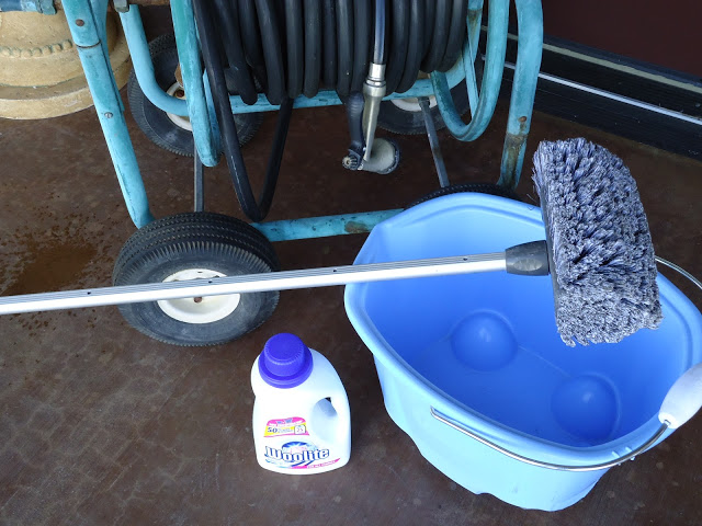USE WOOLITE TO CLEAN YOUR EXTERIOR WINDOWS ON YOUR HOME